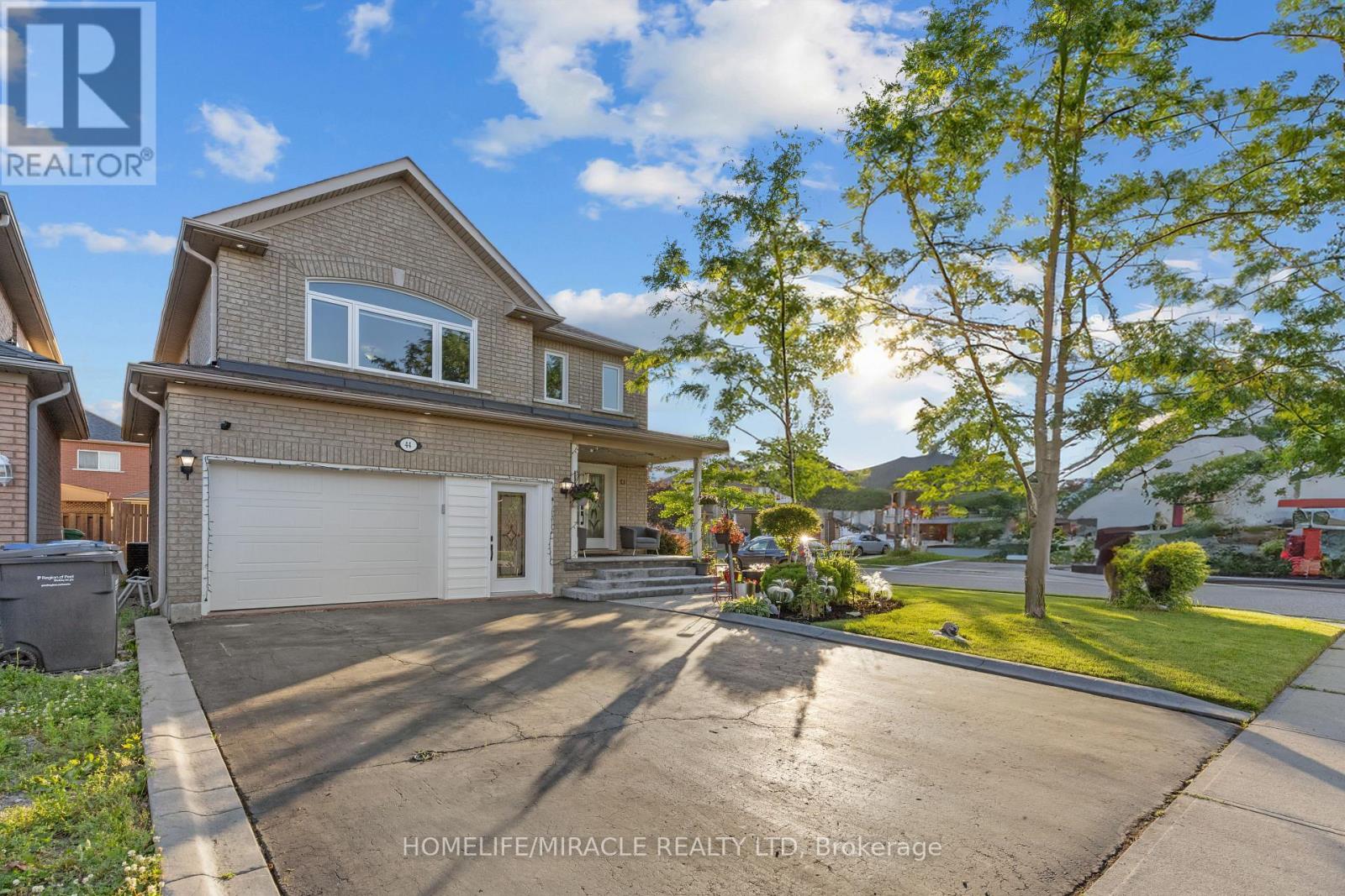 44 Newark Way, Brampton, Ontario  L7A 2W8 - Photo 9 - W12439403