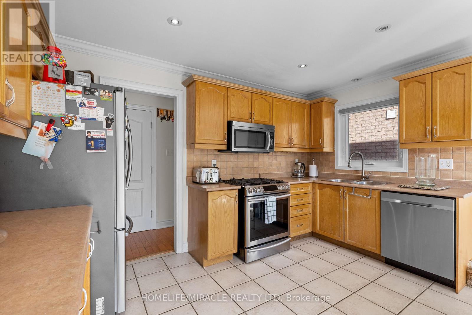 44 Newark Way, Brampton, Ontario  L7A 2W8 - Photo 26 - W12439403