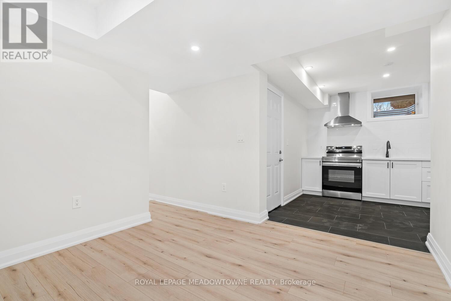 Unit 3 - 2 John Street, Halton Hills, Ontario  L7G 2J6 - Photo 8 - W12688200