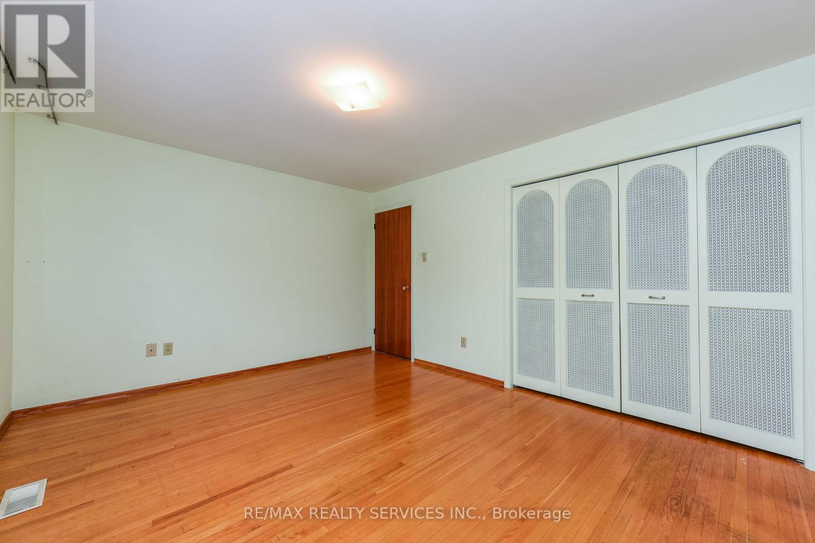 15 Richmond Drive, Brampton, Ontario  L6W 2E7 - Photo 35 - W12692976