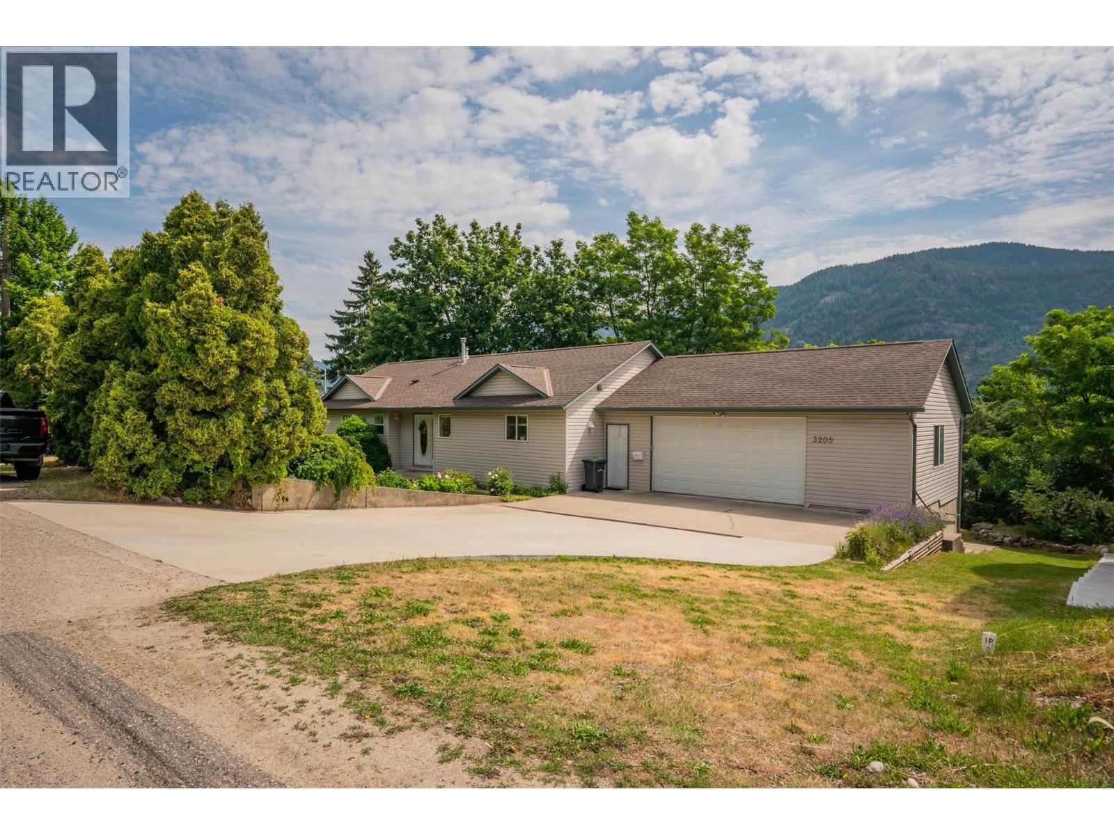 3209 5th Avenue, castlegar, British Columbia