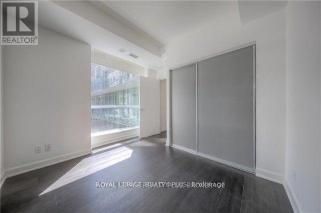404 - 30 Nelson Street, Toronto (Waterfront Communities), Ontario  M5V 0H5 - Photo 16 - C12693268