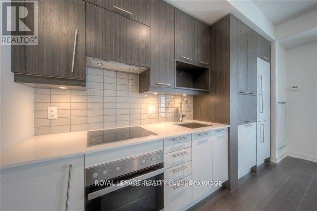 404 - 30 Nelson Street, Toronto (Waterfront Communities), Ontario  M5V 0H5 - Photo 5 - C12693268