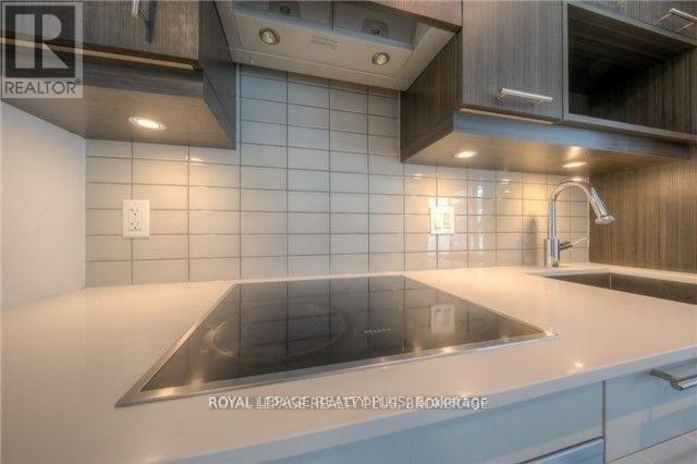 404 - 30 Nelson Street, Toronto (Waterfront Communities), Ontario  M5V 0H5 - Photo 6 - C12693268