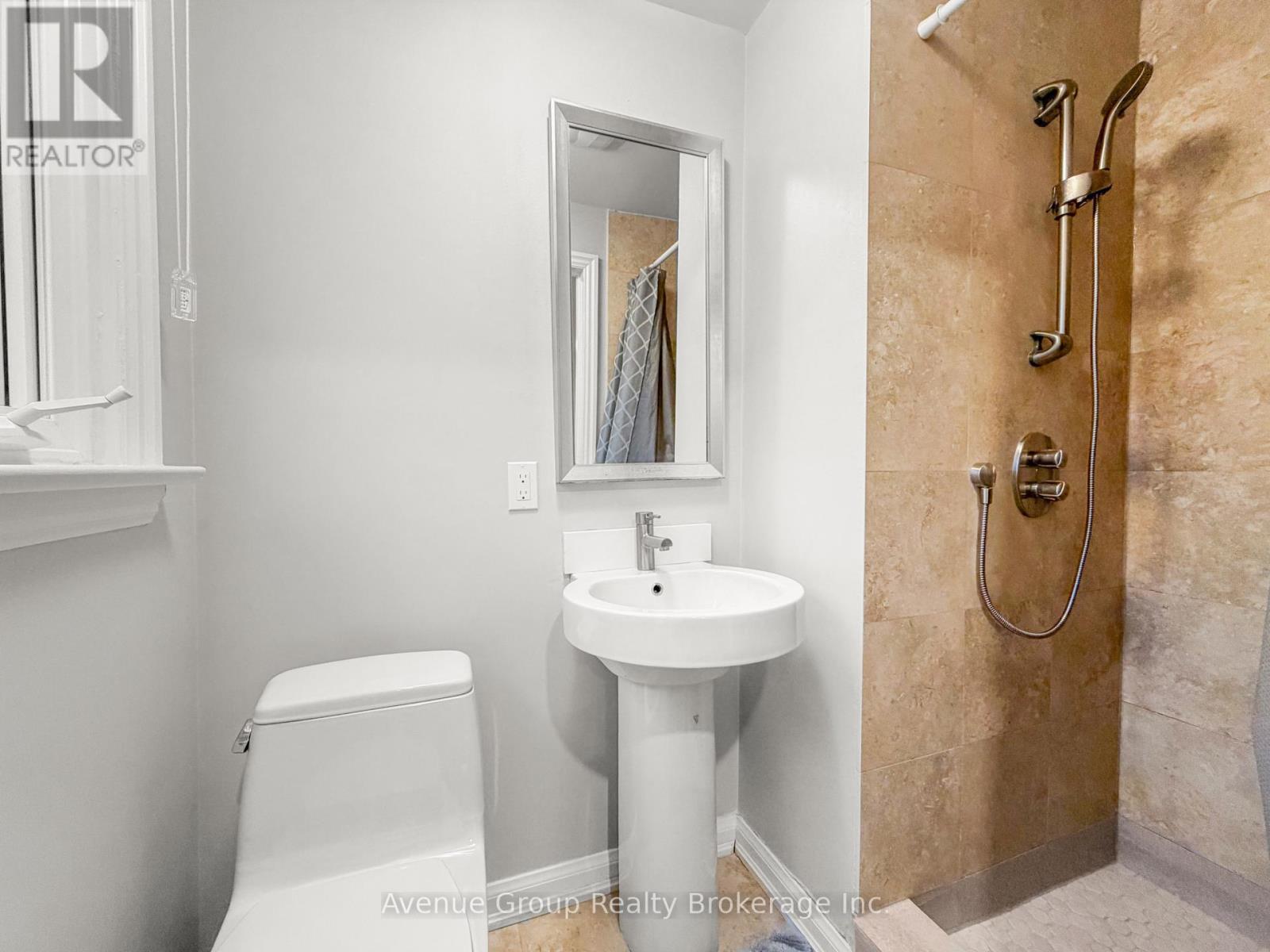 Upper - 190 Northwood Drive, Toronto, Ontario  M2M 2K4 - Photo 11 - C12693292