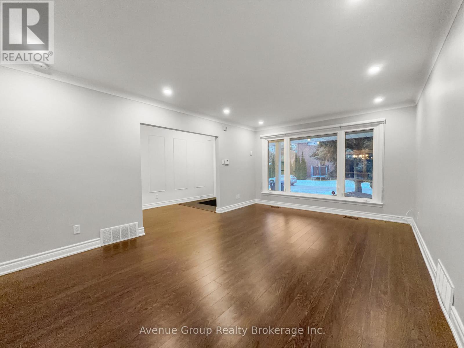 Upper - 190 Northwood Drive, Toronto, Ontario  M2M 2K4 - Photo 2 - C12693292