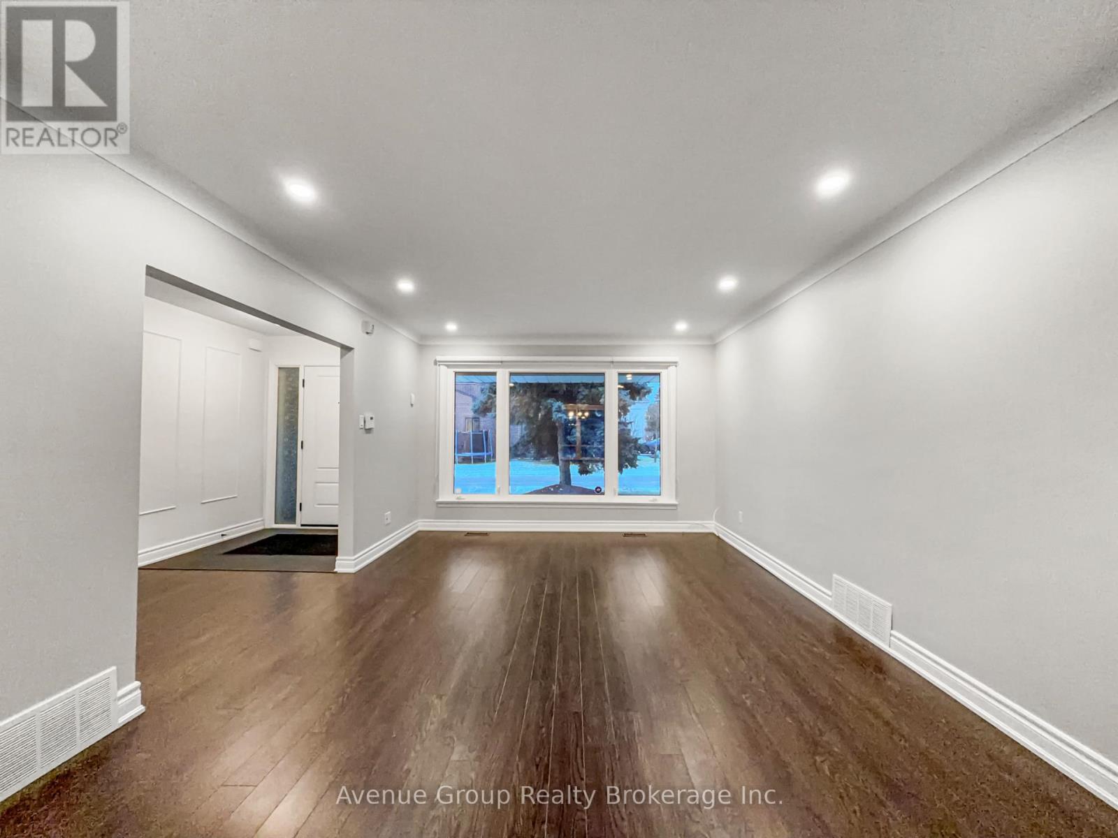 Upper - 190 Northwood Drive, Toronto, Ontario  M2M 2K4 - Photo 5 - C12693292