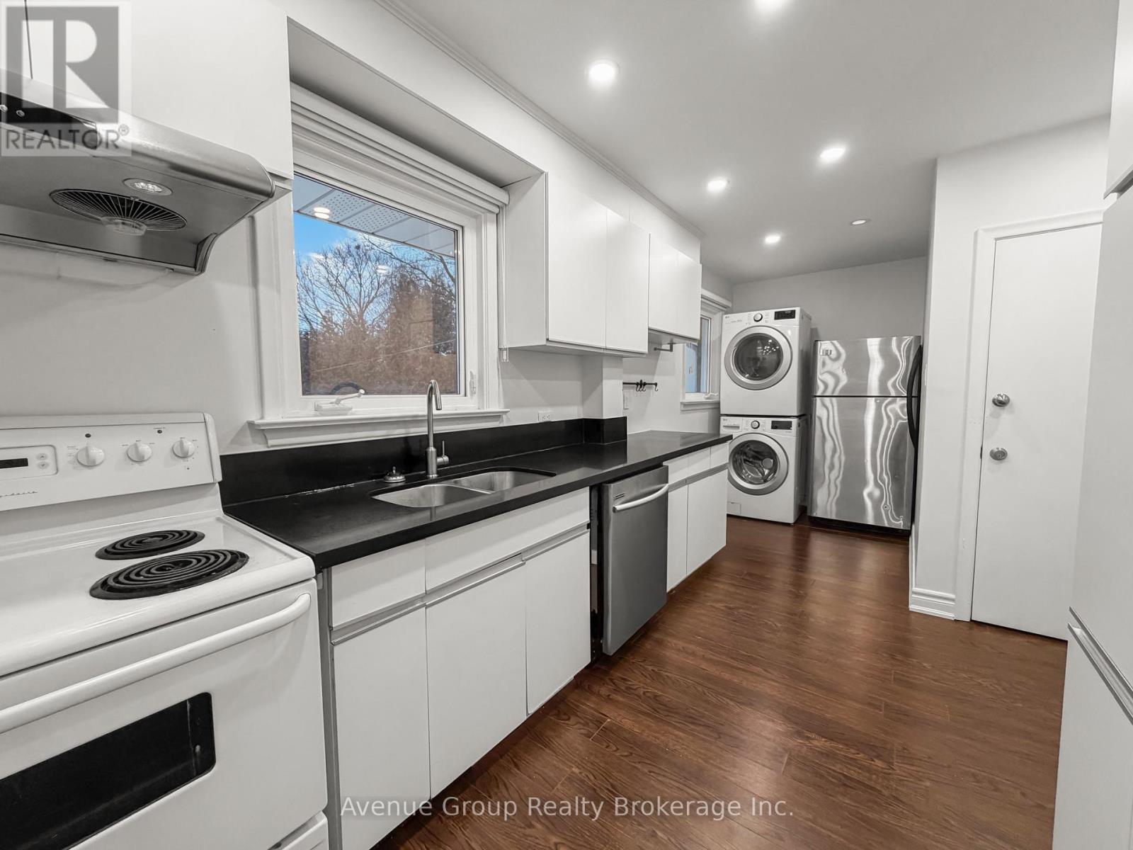 Upper - 190 Northwood Drive, Toronto, Ontario  M2M 2K4 - Photo 7 - C12693292