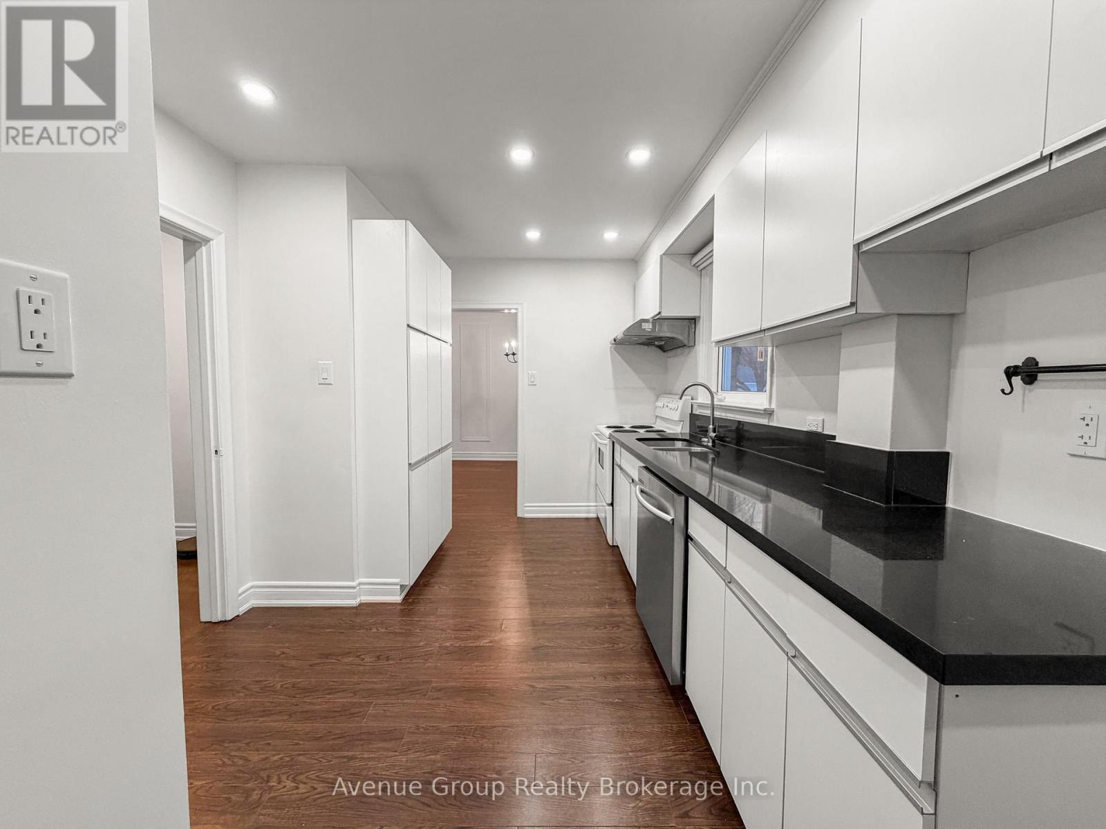 Upper - 190 Northwood Drive, Toronto, Ontario  M2M 2K4 - Photo 8 - C12693292