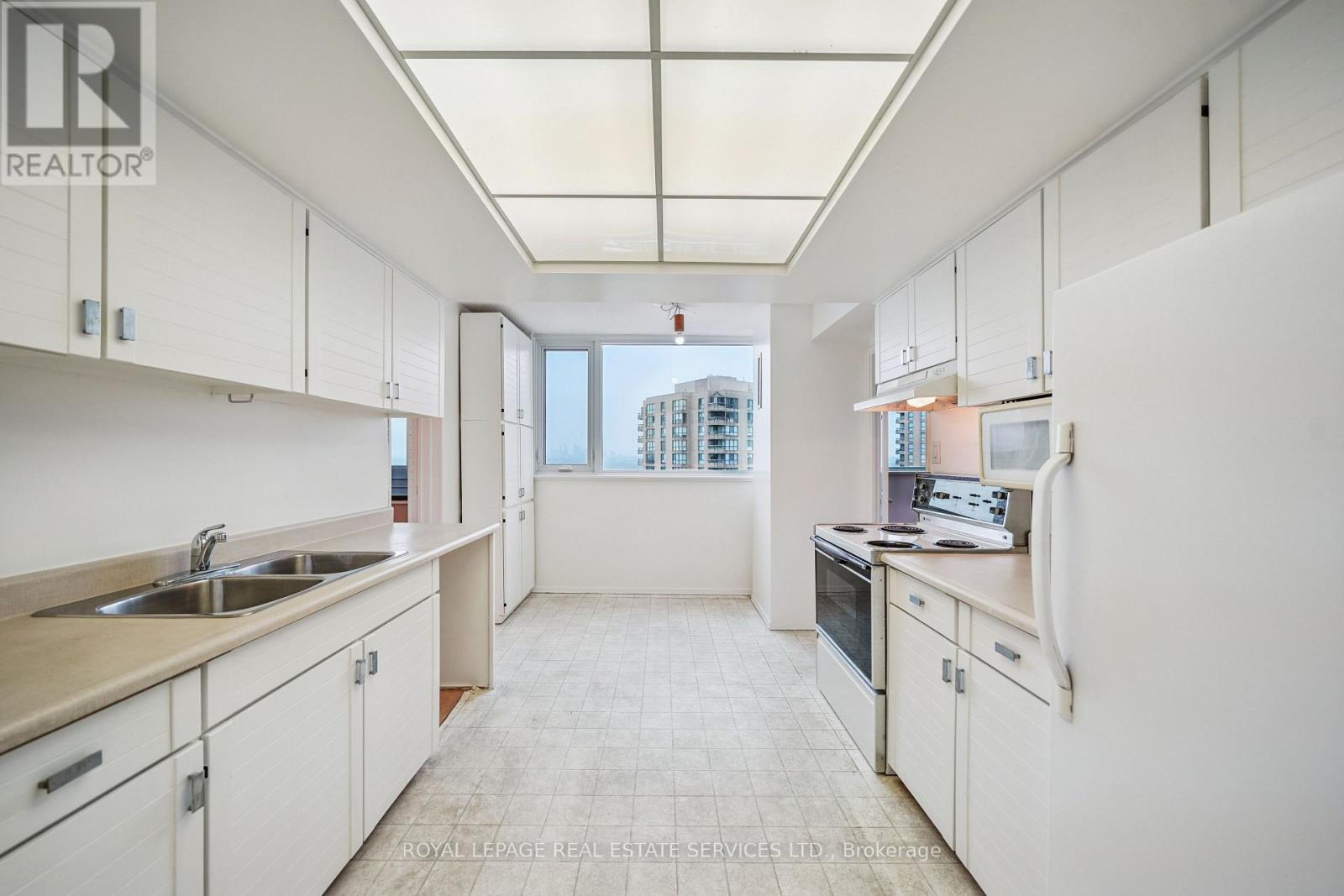 2001 - 75 Wynford Heights Crescent, Toronto, Ontario  M3C 3H9 - Photo 11 - C12693302