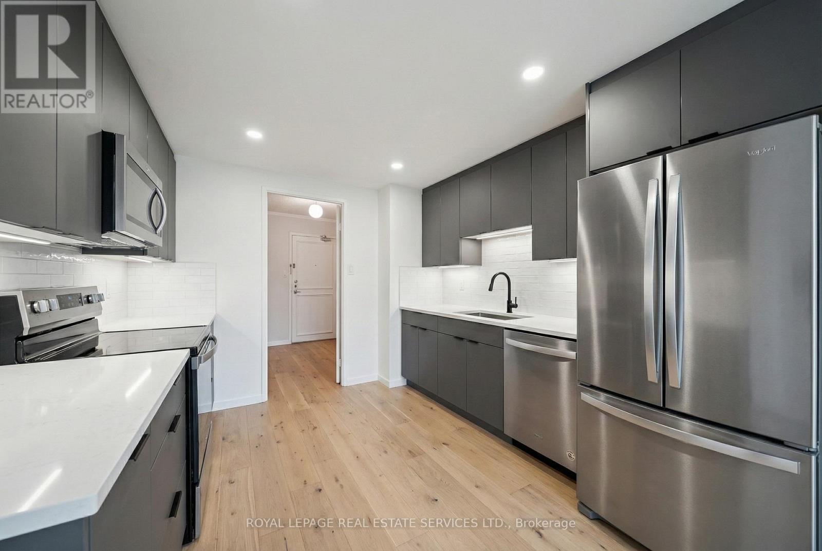 2001 - 75 Wynford Heights Crescent, Toronto, Ontario  M3C 3H9 - Photo 14 - C12693302