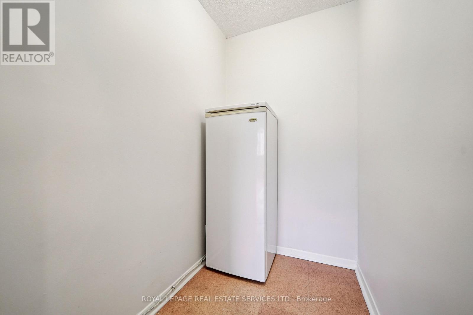 2001 - 75 Wynford Heights Crescent, Toronto, Ontario  M3C 3H9 - Photo 15 - C12693302