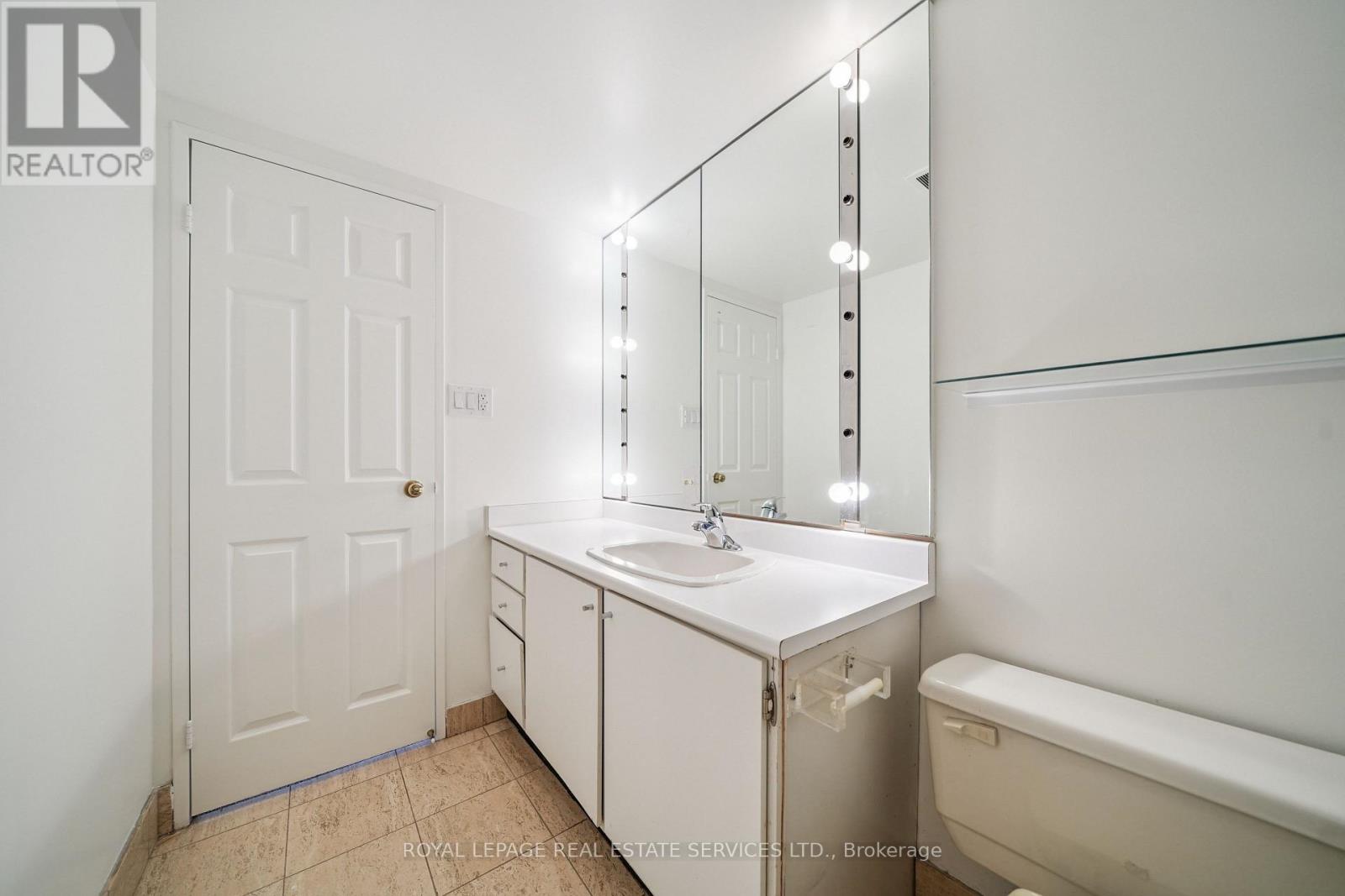 2001 - 75 Wynford Heights Crescent, Toronto, Ontario  M3C 3H9 - Photo 30 - C12693302