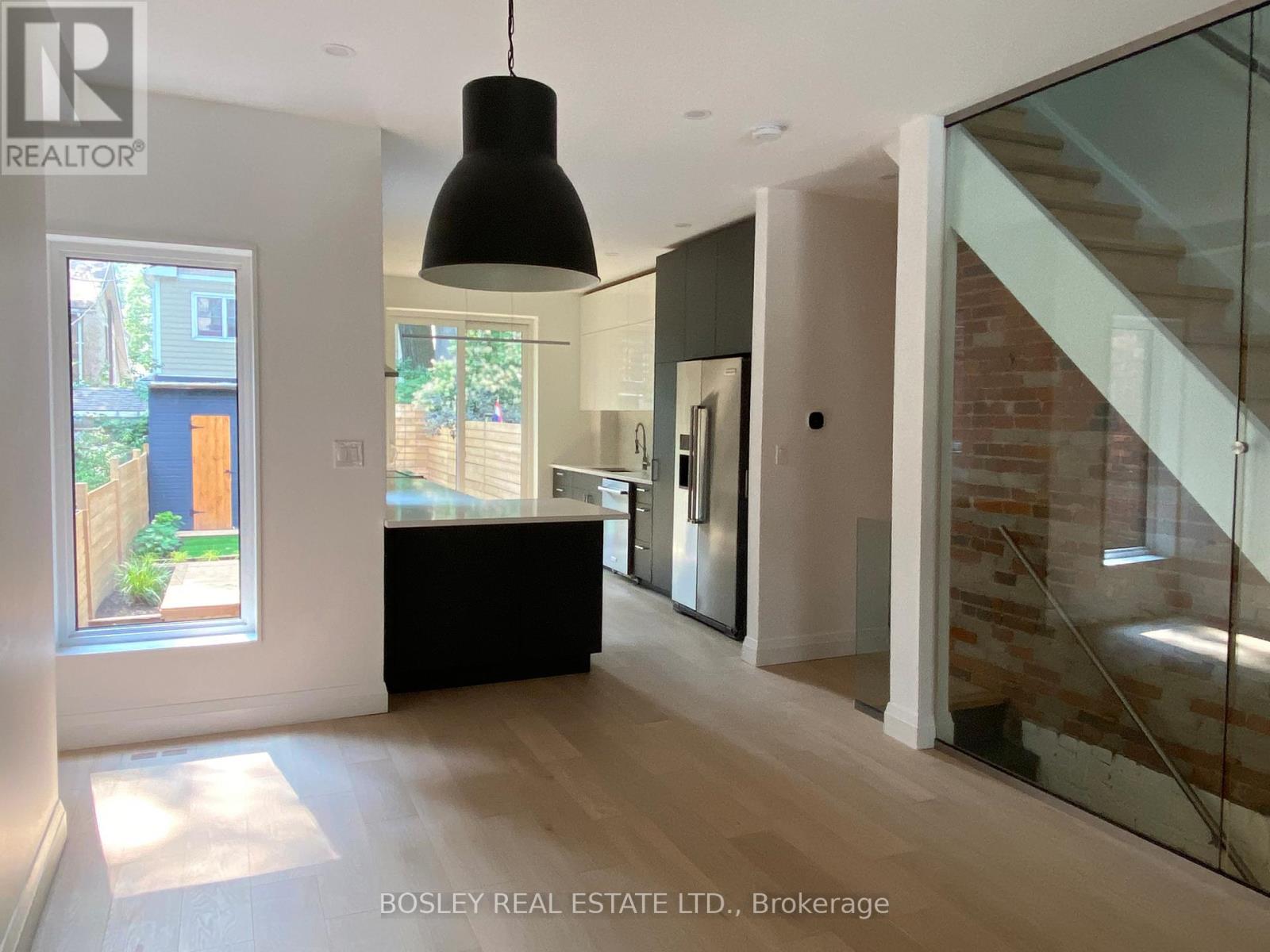 78 Kingsmount Park Road, Toronto, Ontario  M4L 3L4 - Photo 3 - E12693136