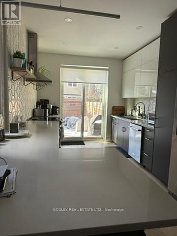 78 Kingsmount Park Road, Toronto, Ontario  M4L 3L4 - Photo 9 - E12693136