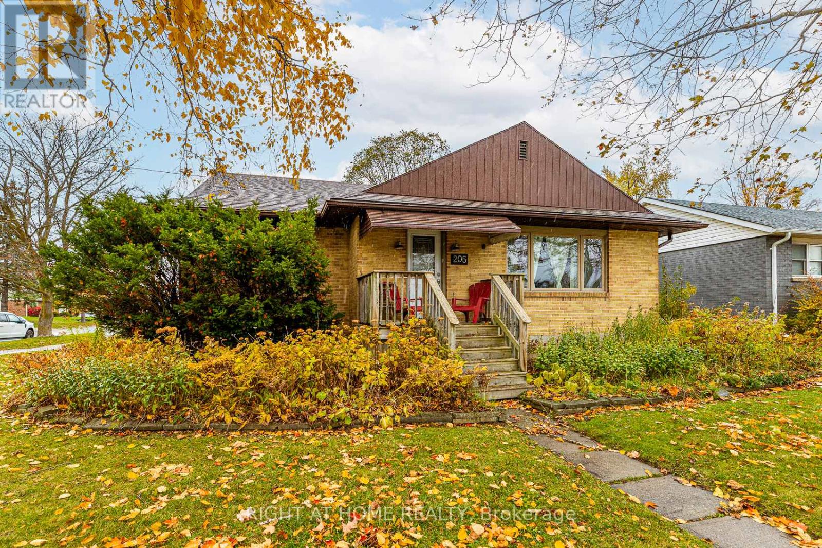 205 St Vincent Street, Barrie, Ontario  L4M 3Z5 - Photo 3 - S12693220