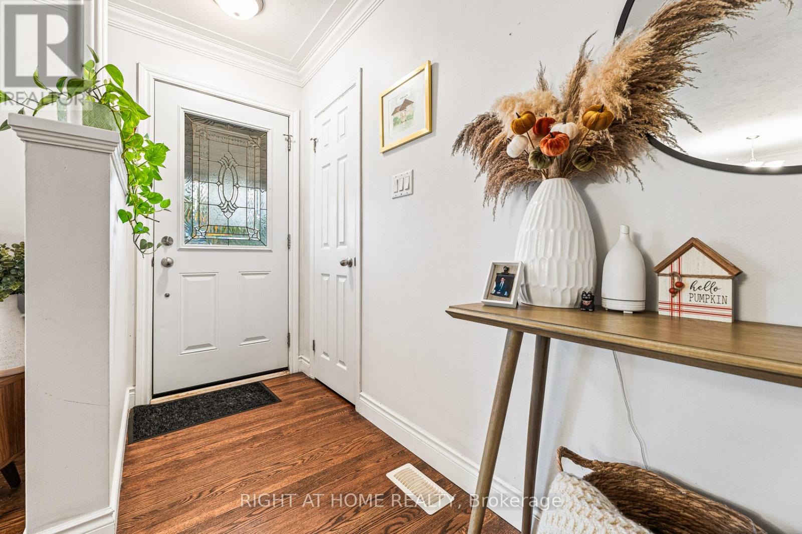 205 St Vincent Street, Barrie, Ontario  L4M 3Z5 - Photo 5 - S12693220