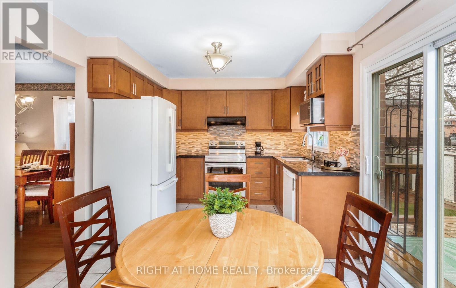 138 Atkins Circle, Brampton, Ontario  L6X 4E7 - Photo 19 - W12693178