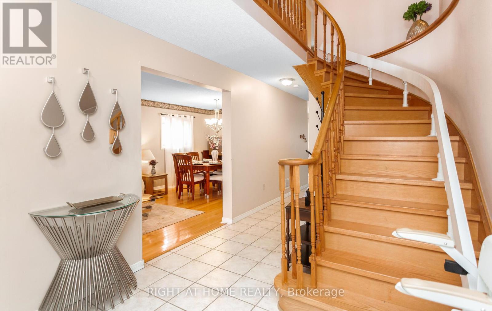 138 Atkins Circle, Brampton, Ontario  L6X 4E7 - Photo 6 - W12693178