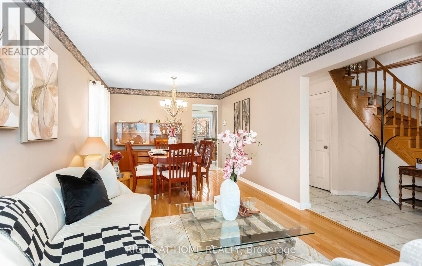 138 Atkins Circle, Brampton, Ontario  L6X 4E7 - Photo 8 - W12693178