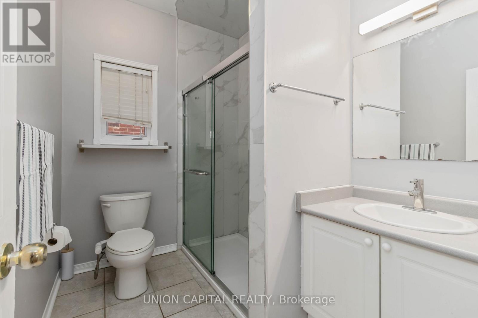 Main - 639 Twain Avenue, Mississauga, Ontario  L5W 1M1 - Photo 11 - W12693222