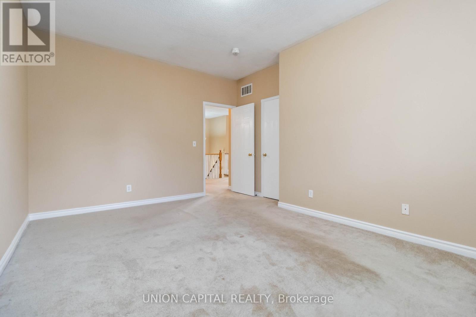 Main - 639 Twain Avenue, Mississauga, Ontario  L5W 1M1 - Photo 13 - W12693222