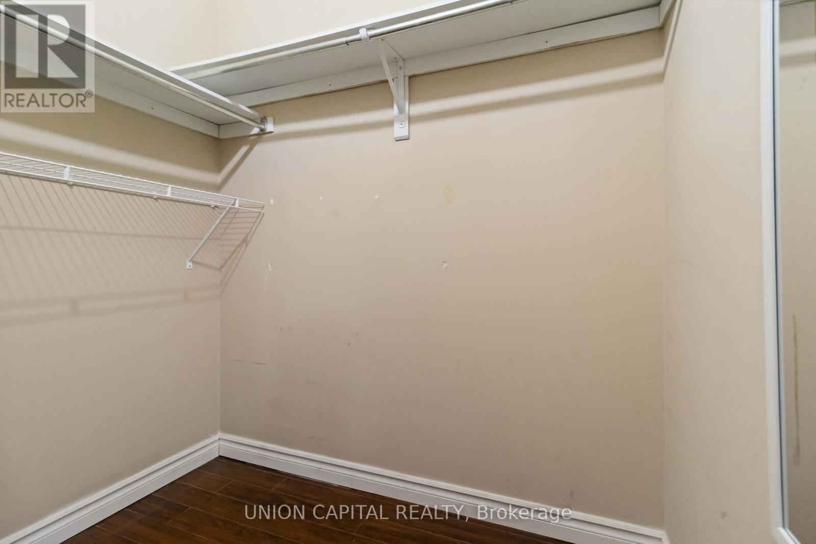 Main - 639 Twain Avenue, Mississauga, Ontario  L5W 1M1 - Photo 14 - W12693222