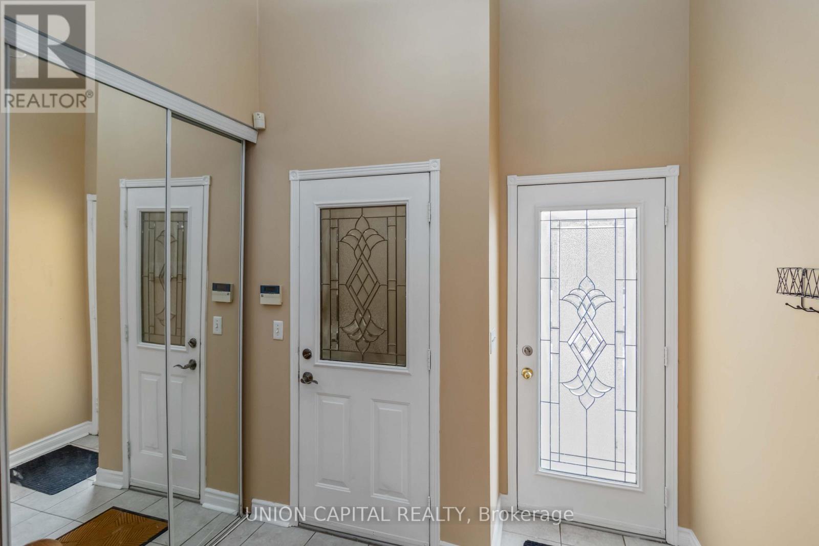 Main - 639 Twain Avenue, Mississauga, Ontario  L5W 1M1 - Photo 3 - W12693222