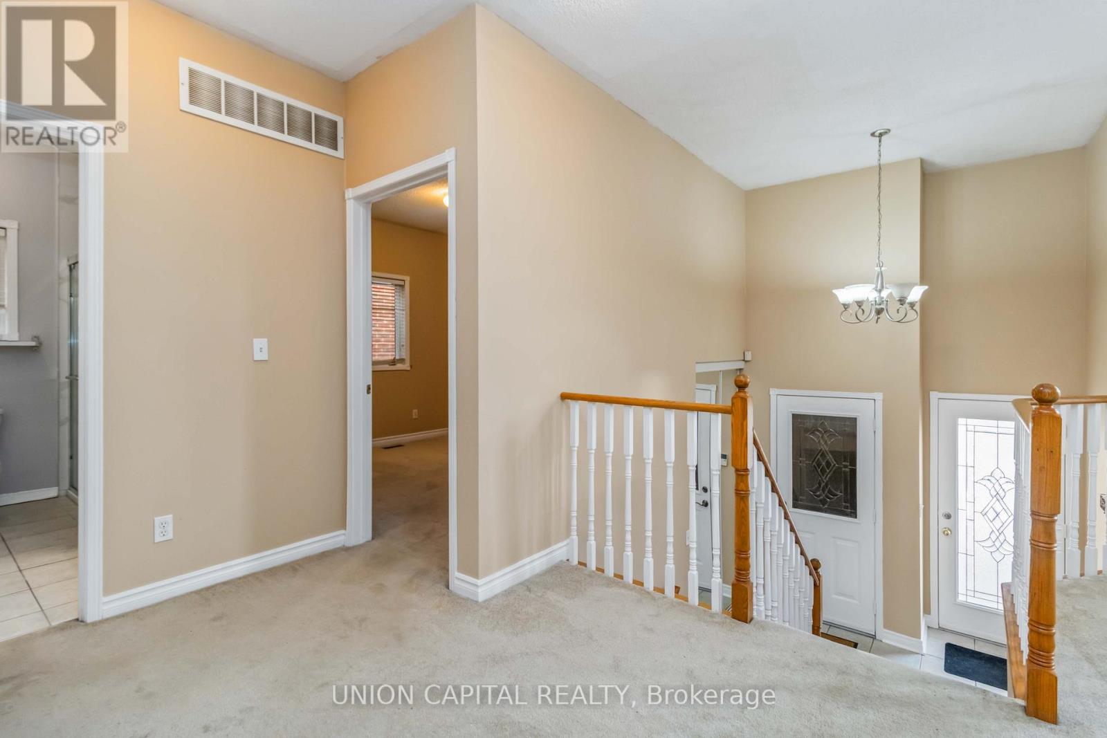 Main - 639 Twain Avenue, Mississauga, Ontario  L5W 1M1 - Photo 5 - W12693222