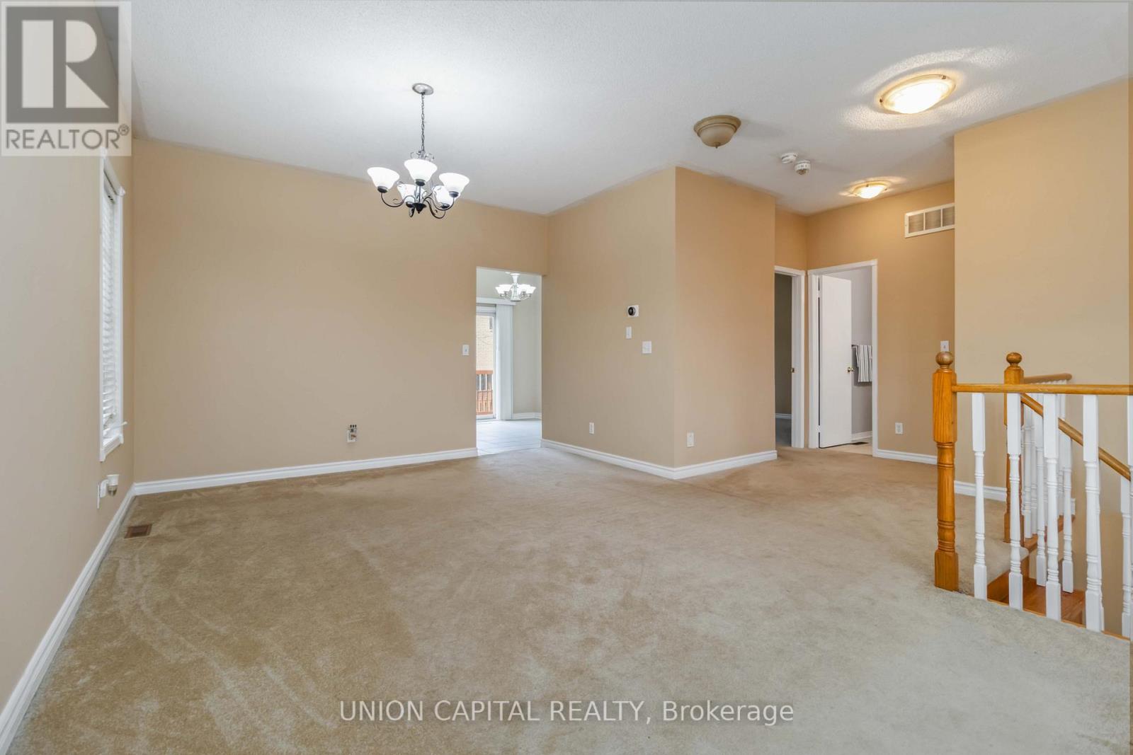 Main - 639 Twain Avenue, Mississauga, Ontario  L5W 1M1 - Photo 6 - W12693222