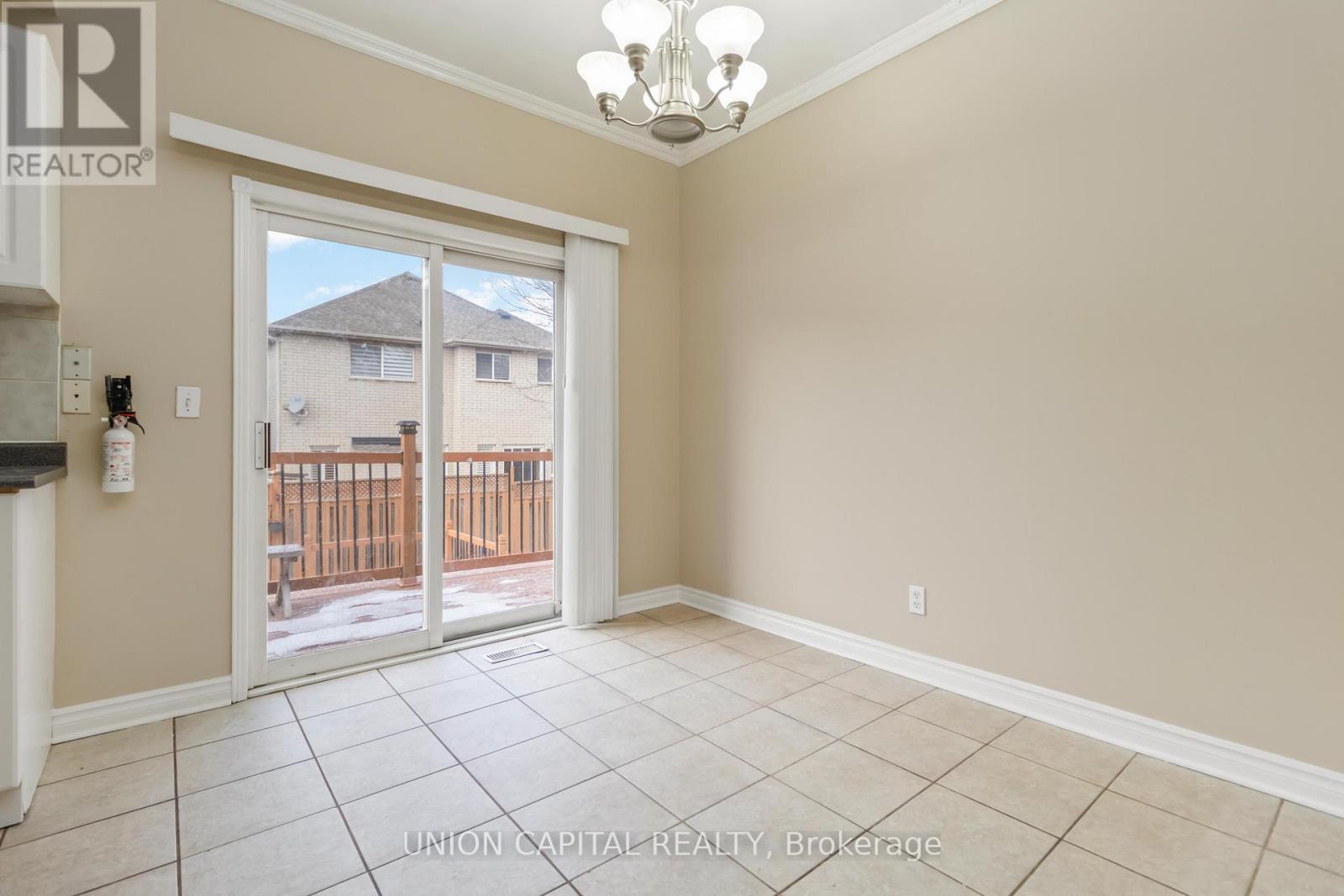 Main - 639 Twain Avenue, Mississauga, Ontario  L5W 1M1 - Photo 9 - W12693222