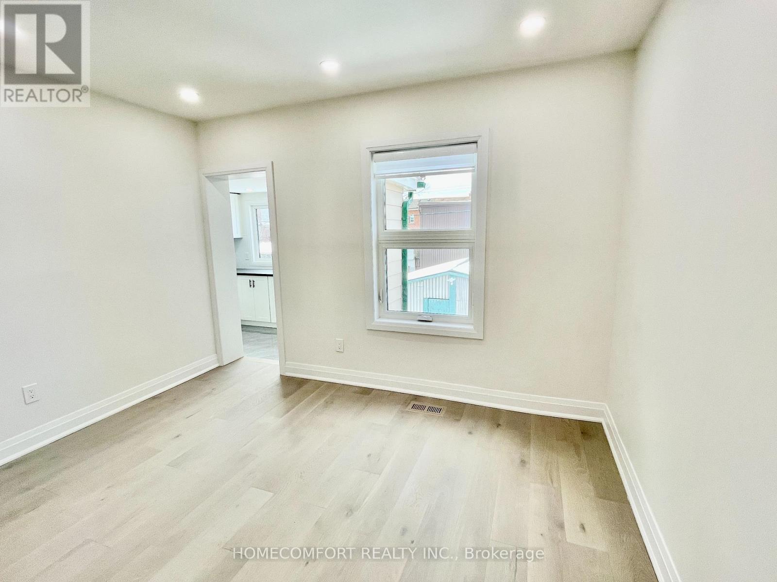 Upper - 20 St Clair Gardens, Toronto (Corso Italia-Davenport), Ontario  M6E 3V4 - Photo 3 - W12693234