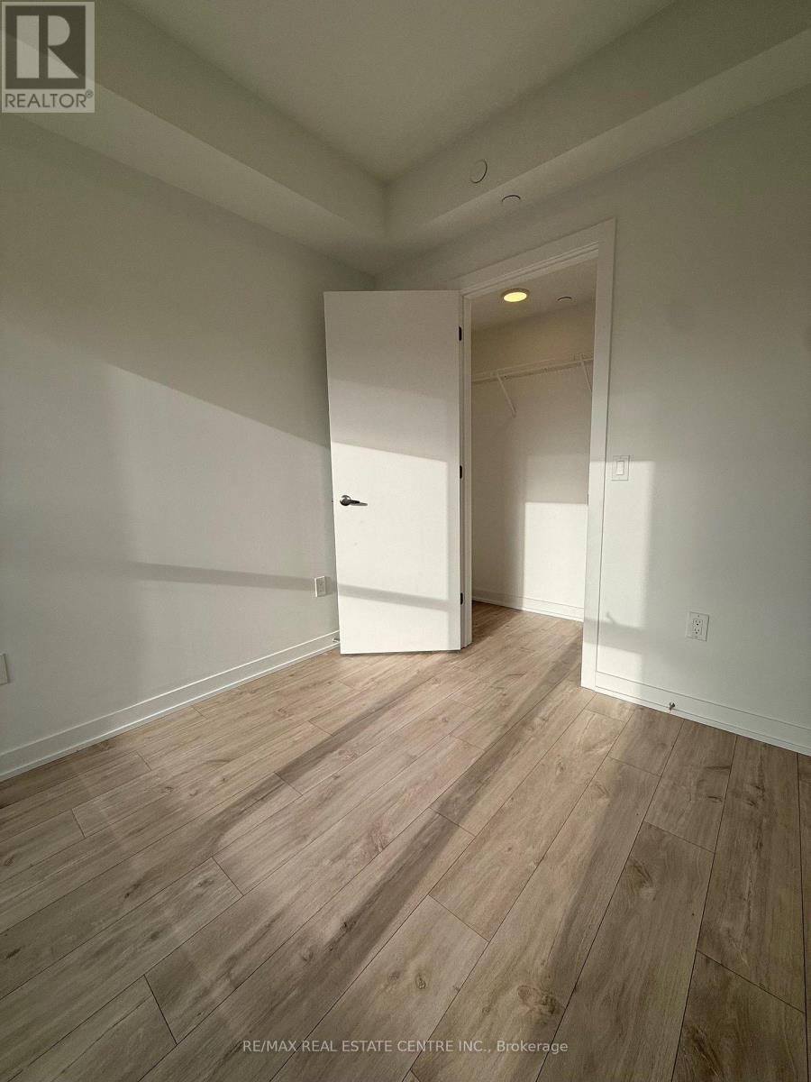 211 - 720 Whitlock Avenue, Milton, Ontario  L9E 2B5 - Photo 14 - W12693288