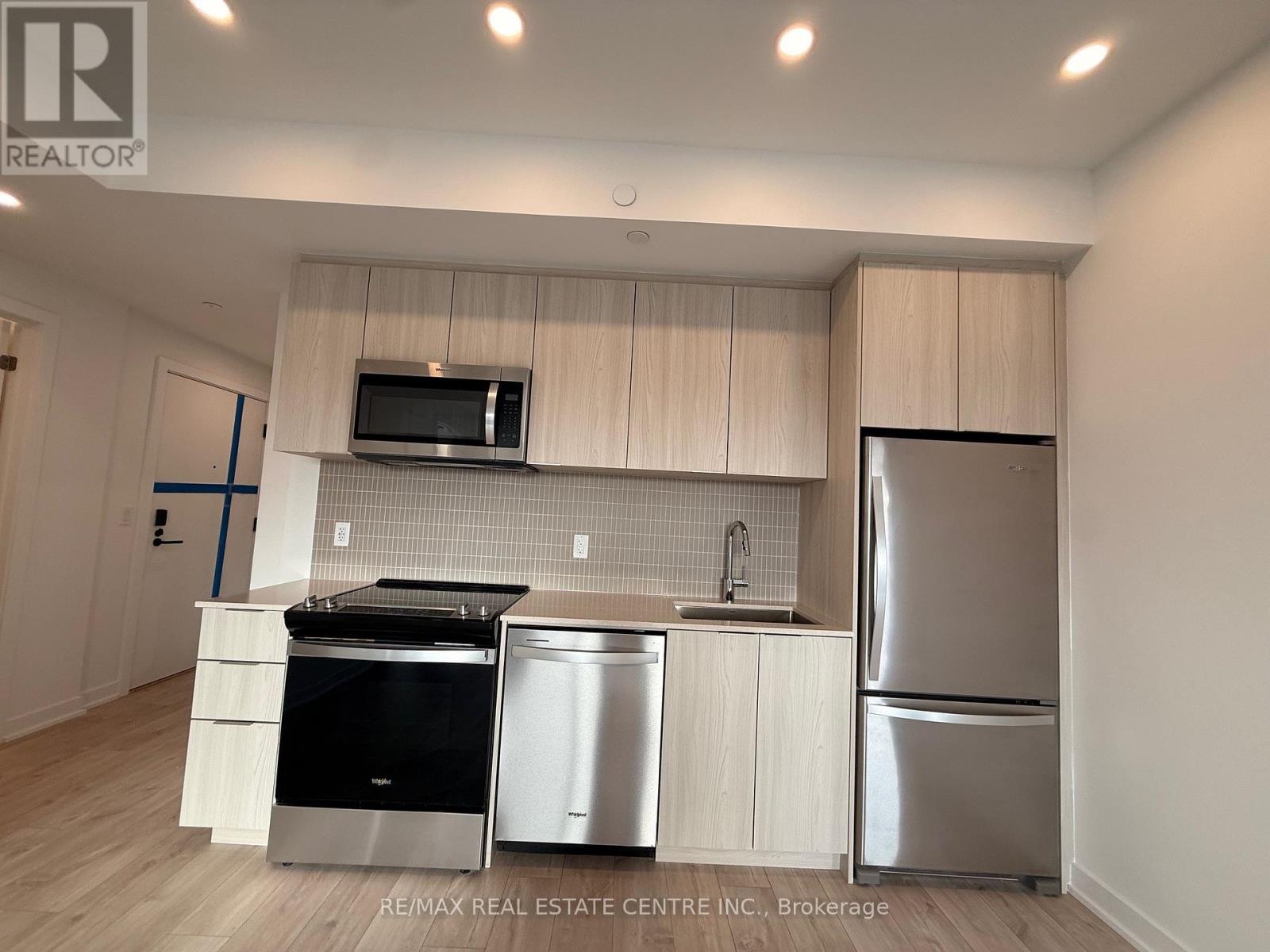 211 - 720 Whitlock Avenue, Milton, Ontario  L9E 2B5 - Photo 17 - W12693288