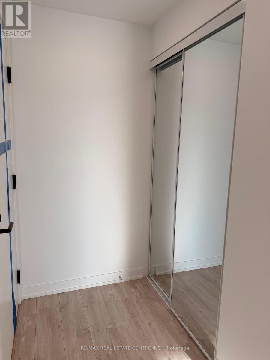 211 - 720 Whitlock Avenue, Milton, Ontario  L9E 2B5 - Photo 3 - W12693288