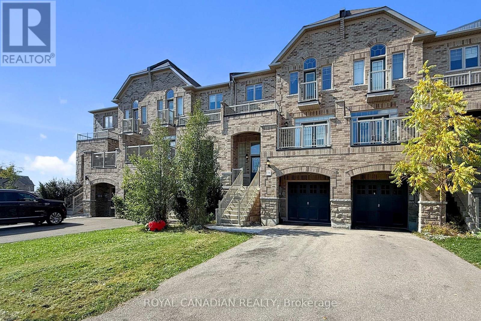 54 Chesterwood Crescent, Brampton (Credit Valley), Ontario  L6Y 0Z4 - Photo 2 - W12693300