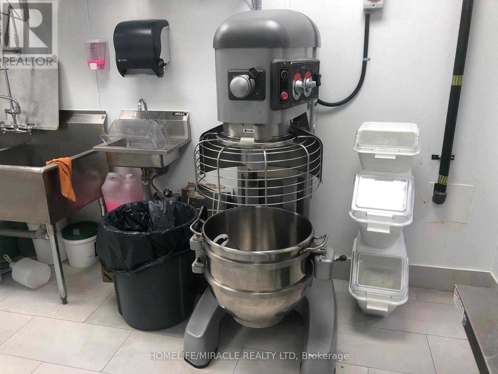 336 Central Ave Avenue, Fort Erie, Ontario  L2A 2L4 - Photo 4 - X12693148