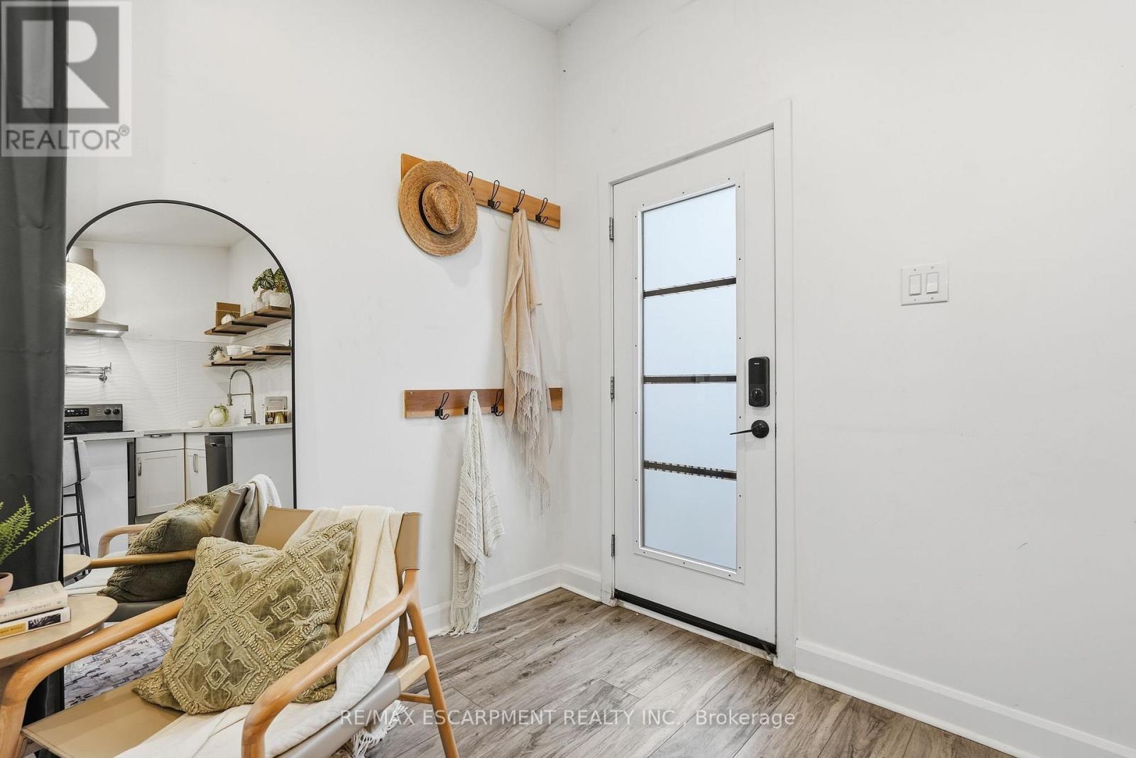 48 Frederick Avenue, Hamilton, Ontario  L8H 4K4 - Photo 2 - X12693176