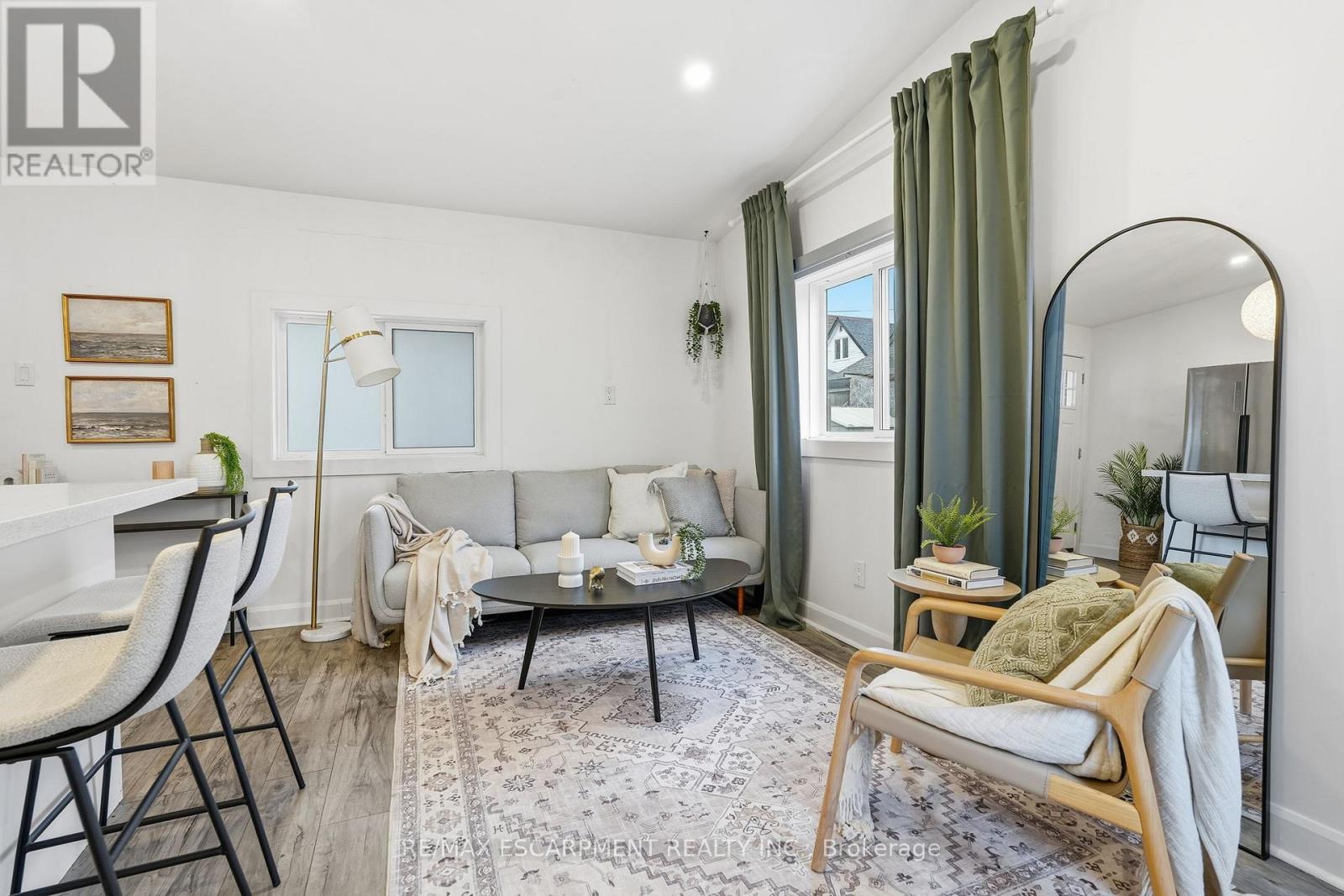 48 Frederick Avenue, Hamilton, Ontario  L8H 4K4 - Photo 3 - X12693176