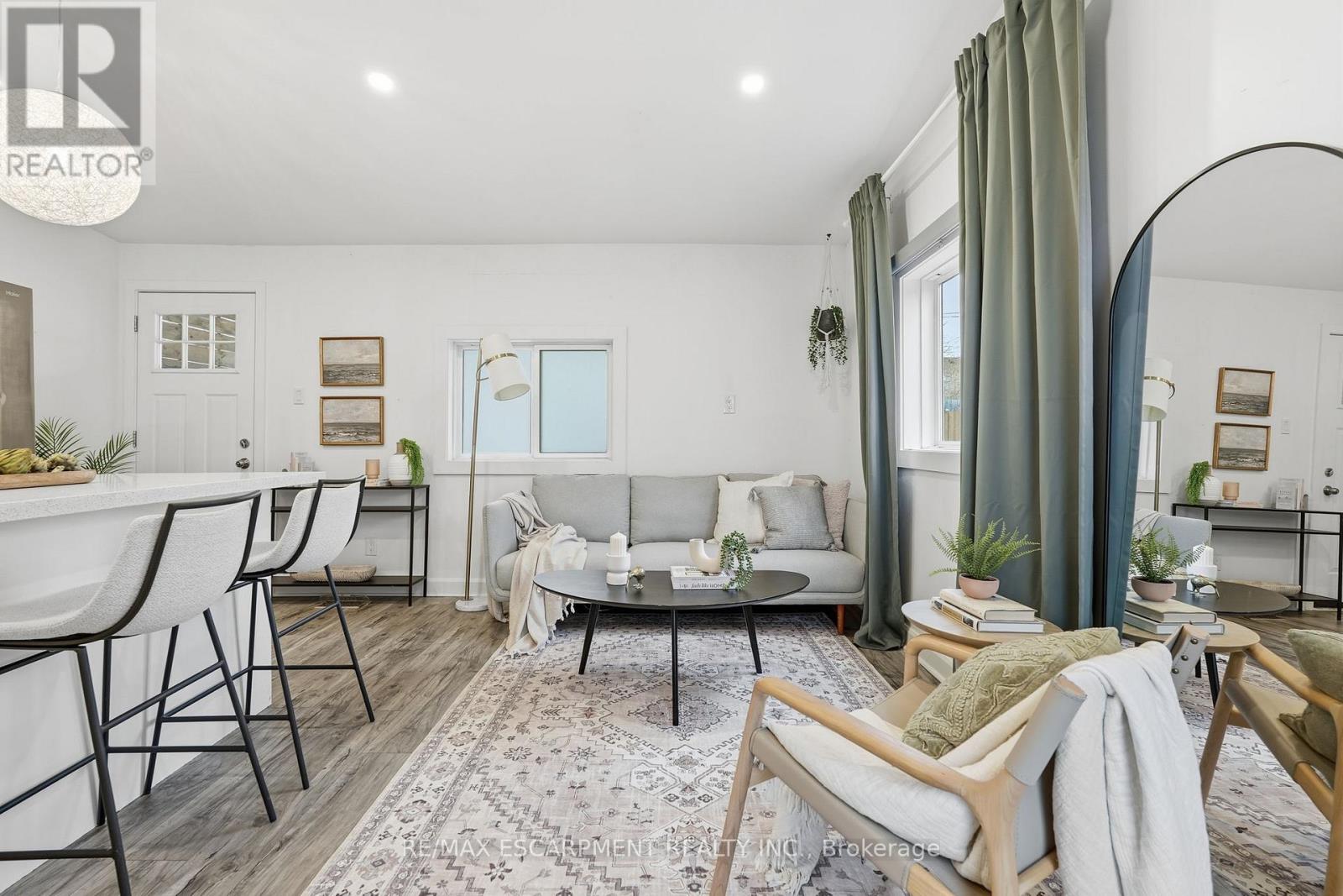 48 Frederick Avenue, Hamilton, Ontario  L8H 4K4 - Photo 6 - X12693176