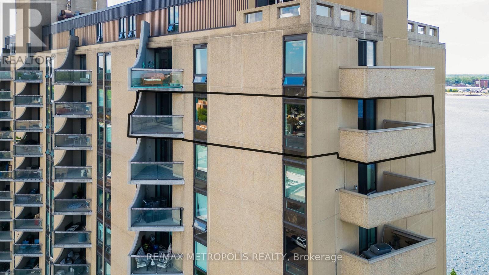 1408 - 155 Front Street N, Sarnia, Ontario  N7T 7V5 - Photo 2 - X12693194