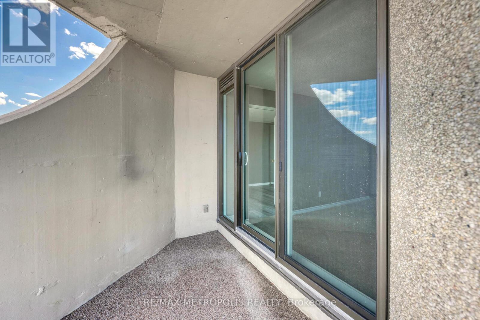 1408 - 155 Front Street N, Sarnia, Ontario  N7T 7V5 - Photo 31 - X12693194