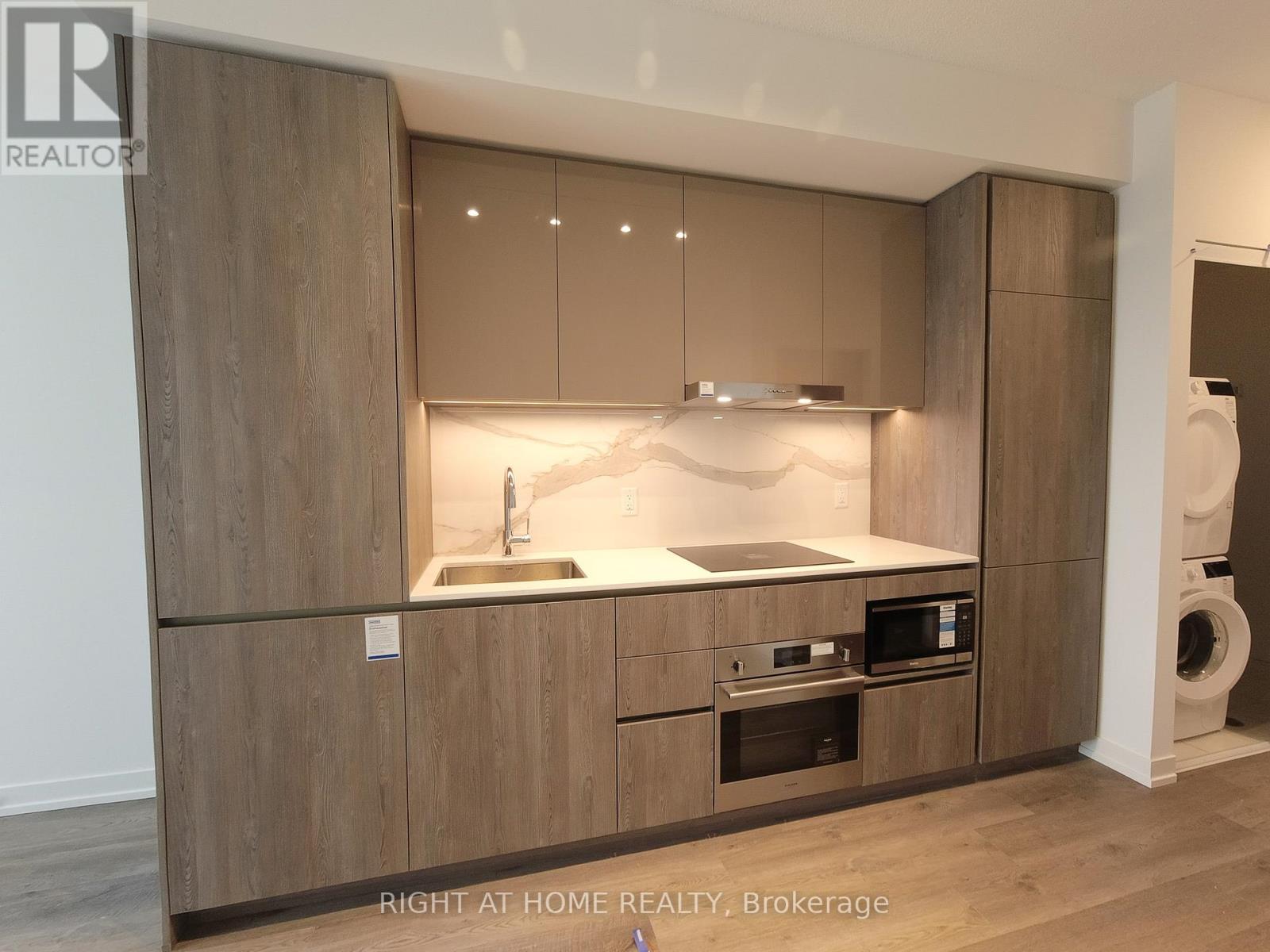 3910 - 8 INTERCHANGE WAY, Vaughan, Ontario