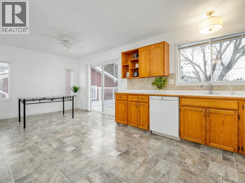 1102 Cameron Road  S, Lethbridge, Alberta  T1K 4B3 - Photo 10 - A2274892