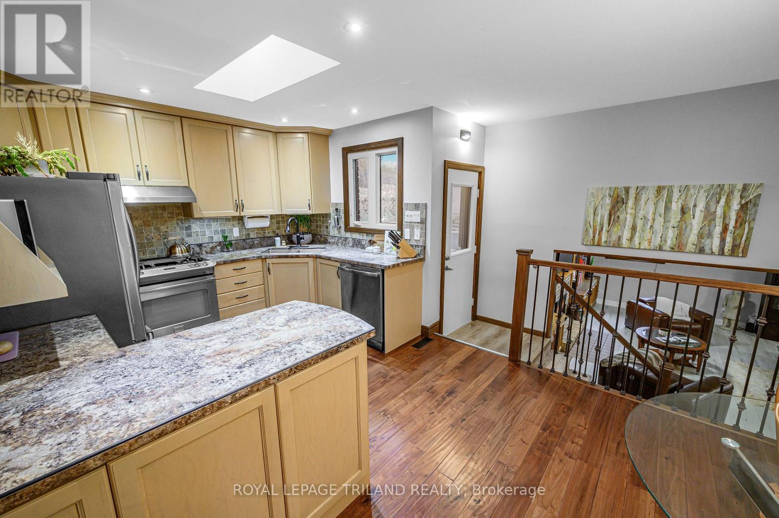 96 Golfdale Crescent, London South, Ontario  N6C 5P5 - Photo 13 - X12693382