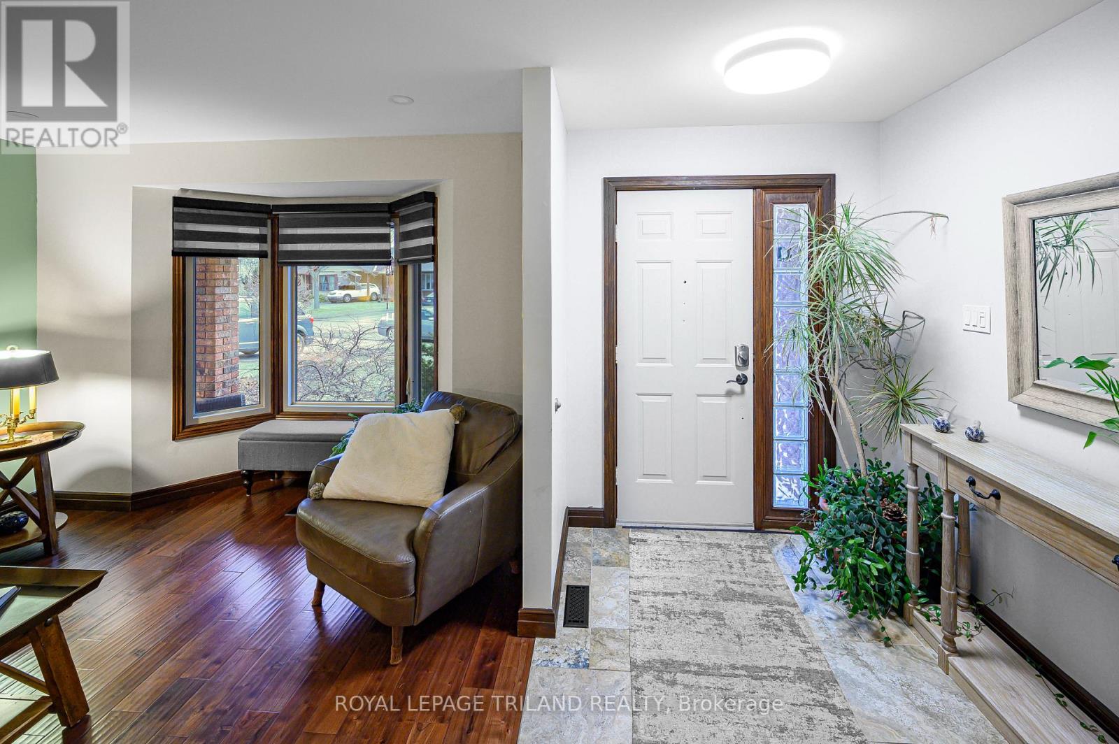 96 Golfdale Crescent, London South, Ontario  N6C 5P5 - Photo 7 - X12693382