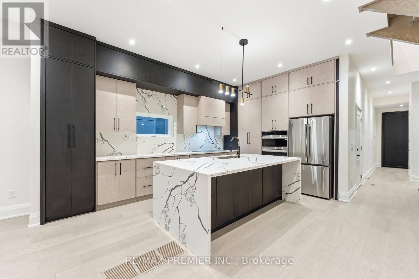 23a Maple Avenue N, Mississauga, Ontario  L5H 2S1 - Photo 11 - W12693262