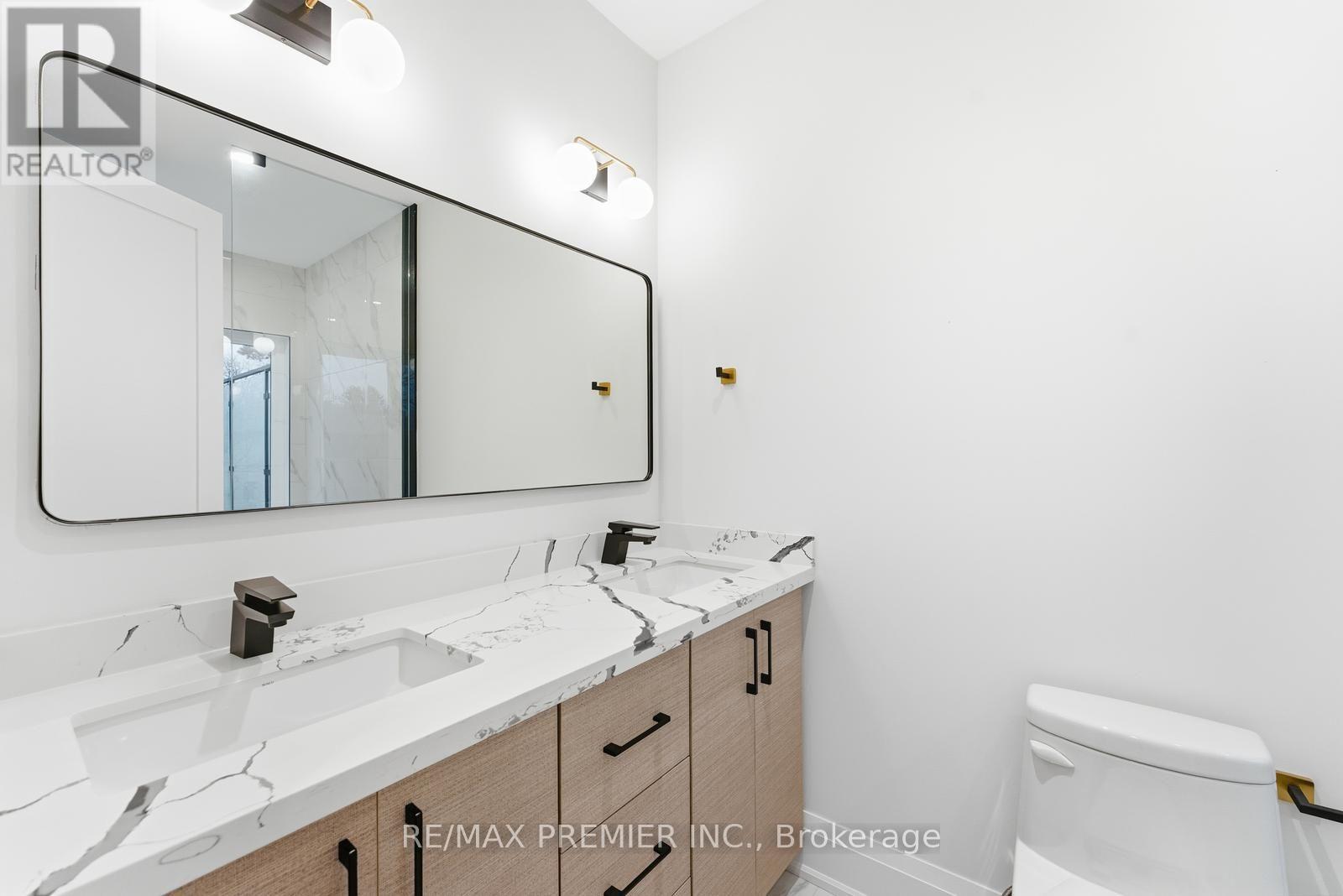 23a Maple Avenue N, Mississauga, Ontario  L5H 2S1 - Photo 34 - W12693262