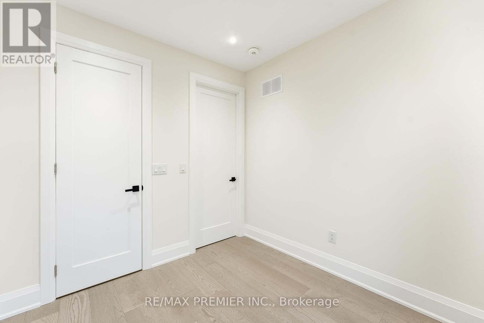 23a Maple Avenue N, Mississauga, Ontario  L5H 2S1 - Photo 23 - W12693262