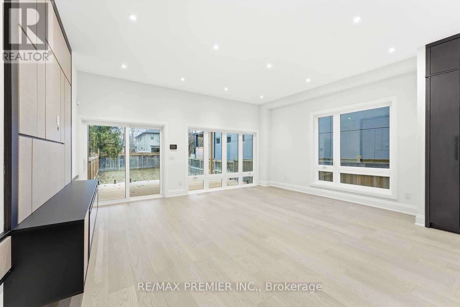 23a Maple Avenue N, Mississauga, Ontario  L5H 2S1 - Photo 17 - W12693262